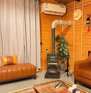 Tabuk Ski Chalet | كوخ سترين