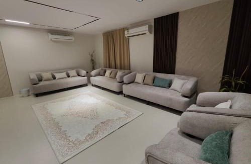 Unaizah Ski Chalet | مروج اوهانا