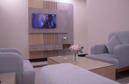 Al Aziziyah Hotel | منازل الريم للشقق المخدومة فرع العزيزية