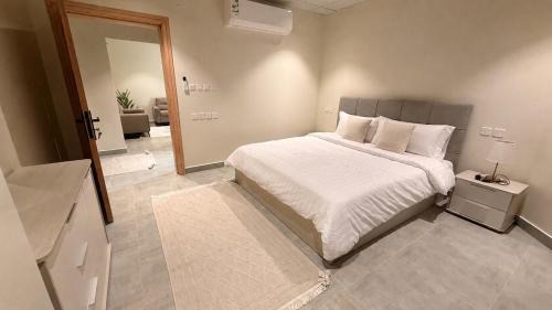 Unaizah Apartment | هوزان للإقامة b12 - شقة بدخؤل ذاتي غرفتين نوم وصاله معيشة