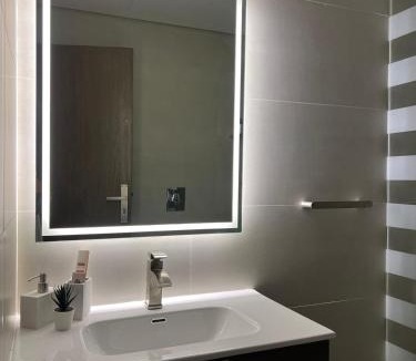 Ar Rawdah Apartment | 101 - Comfy Space - 80TV smart - Self Check-in