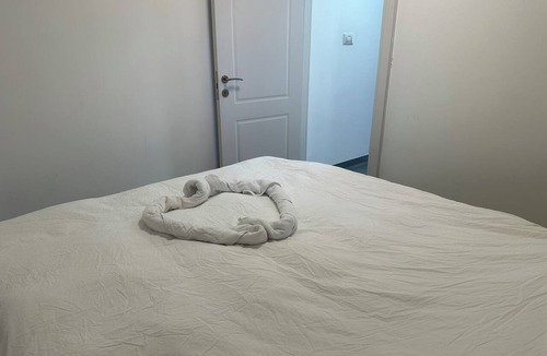 Isfiya Hotel | 2-bedroom hotel in tranquil Isfiya with AC for relaxing stays