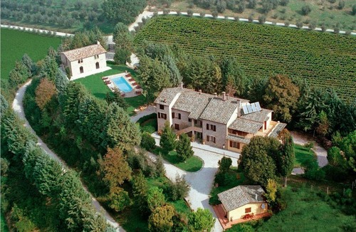 Ramazzano Villa | 200 m² Villa ∙ 5 bedrooms ∙ 18 guests