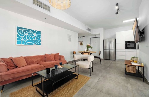 Bat Yam Apartment | 24th Floor 3BR Tower | Sea & City View | Mamad