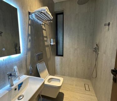 Dammam Apartment | 3 غرف شقة راقية قريب البحر مع مدخل ذكي Three Bedrooms High End Smart Access Apartment