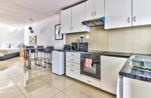 Sea Point Apartment | 33 Blue Waters Studio Apartment.