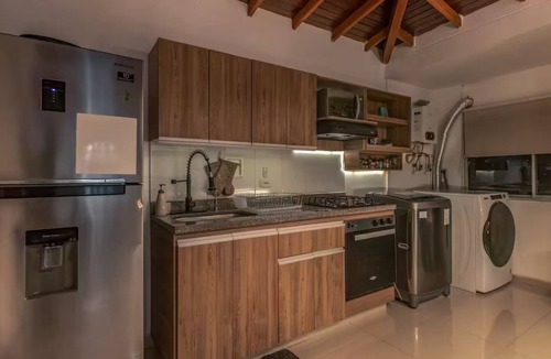 Laureles - Estadio Apartment | 3bd penthouse/private finish Sauna zen garden/AC/Fiber optic/king bed