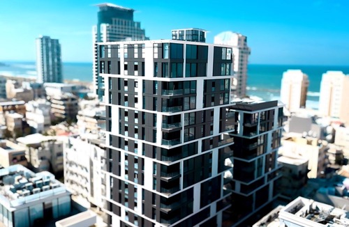 Kerem HaTeimanim Apartment | 3BR Boutique Apartment, High Floor , Balcony & Sea Views Geula Beach Tel Aviv