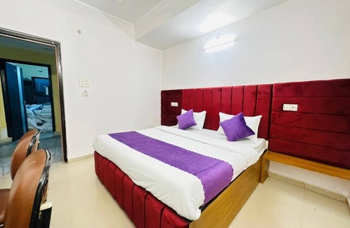 Jwalapur Hotel | 5 minutes to the Ganga Ghat.