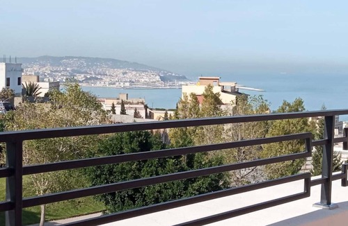 Bni Makada Apartment | 5 minutes to the theme park! Family sized condo with game room & deck