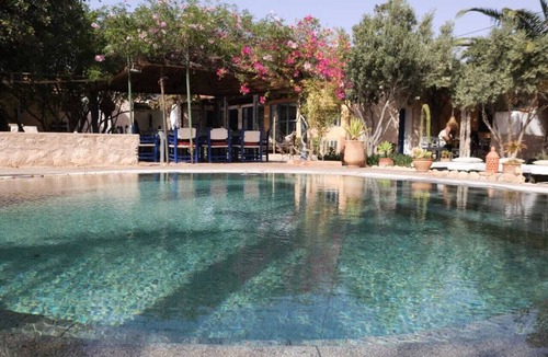 Ghazoua Villa | A 5 Minutes de la Ville, 7 Chambres,16 Couchages,piscine, Petit Déjeuner Inclus
