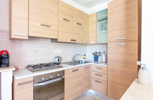 Castiglione del Lago Apartment | A cozy 45 sqm apartment, accommodating up to three people, located on the ground floor of a detached house (access via two steps).The property is located in Castiglione del Lago, in a residential area just steps from the lakefront and the historic center