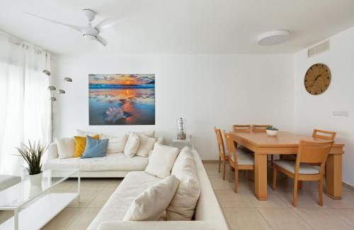 Herzliya Pituach Apartment | A white dream by the sea - 2bd lux family apartment