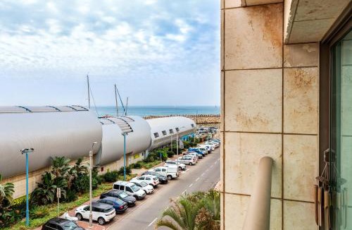 Herzliya Pituach Apartment | A white dream by the sea - 2bd lux family apartment