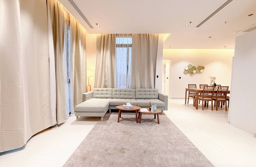 Riyadh Apartment | A22-Modern Apt Near the Airport