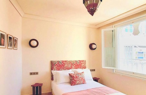 Medina of Tangier Bed & Breakfast | Absinthe Guesthouse : Charming Room With Street View - La Marjan