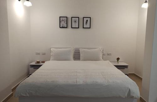 Rosh Pinna Apartment | Accommodation at Miss Daisy - להתארח אצל מיס דייזי