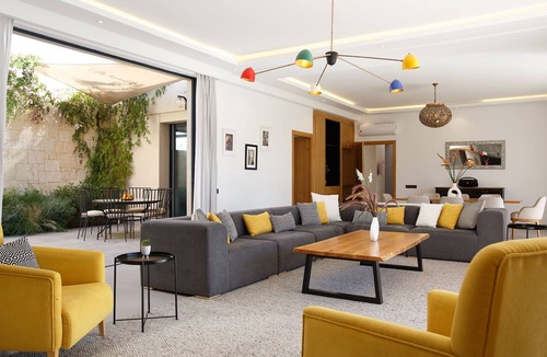 Tassoultante Villa | ADA ADA, modern villa with private pool - 13 km city center (4 bdrms/8 guests)