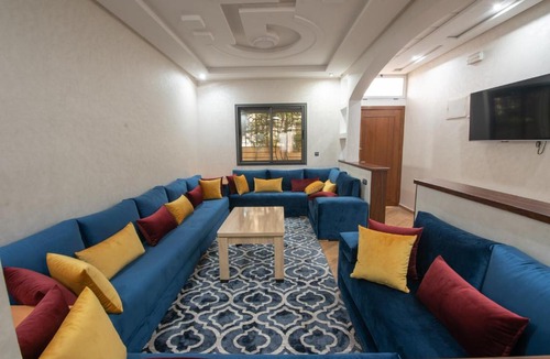 Haut Founty Apartment | Adam's Apartments,Self CheckIn 6 Mins to Beach Downtown Fiber Optic WiFi Free Parking Same Rules as Hotels