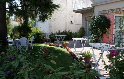 Numana House | Affittacamere La Buganvillea