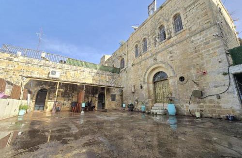 Abu Ghosh House | Al qasr