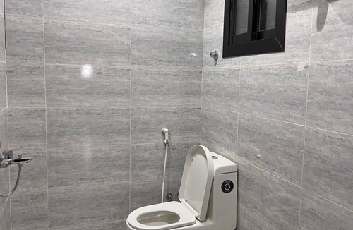 Al Kura Apartment | Al Salam Apts Bedroom Living j-16