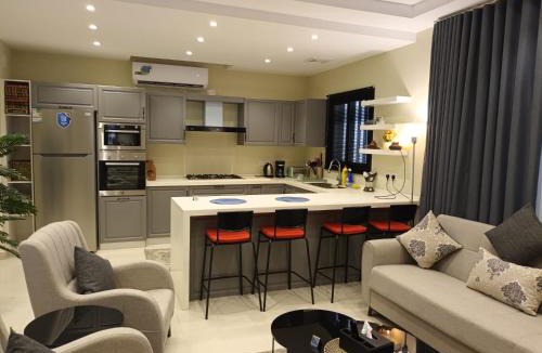 Medina Apartment | Alrawdah Luxury, 3 Bedroom Apartment - 5 Mins to Haram الروضة للشقق الفاخرة