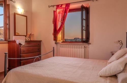 Trequanda House | Apartment beautiful sunset farmhouse pascianella