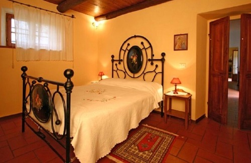Camucia Apartment | Apartment in 19th c. farmhouse near Cortona, pool, garden, beautiful rural views