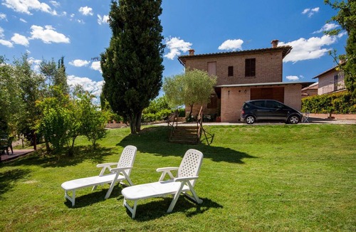 Siena House | Apartment in Farmhouse 3 Km far from the center of Siena for 4 people
