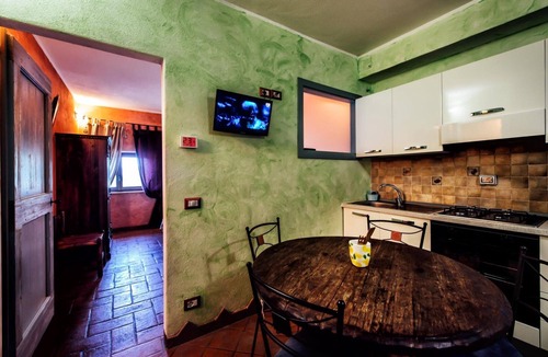 Castiglione d'Orcia Apartment | Apartment Lo Stanzone - Agriturismo Il Noce in Val d'Orcia
