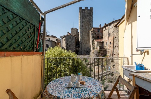 Subbiano Apartment | Apartment "La Finestra sul Fiume" with Private Terrace