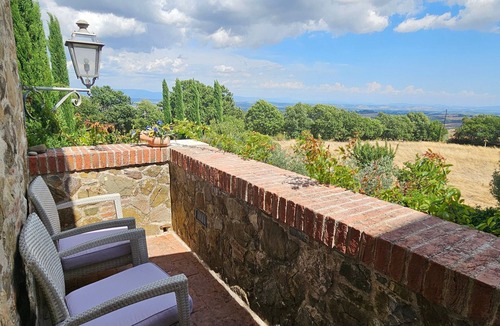 Torrita di Siena Apartment | Apartment 'Villa Tiberini 5' with Panoramic View, Shared Pool, and Wi-Fi