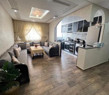 Oulad Azzouz Apartment | Appartement 2 chambres Dar Bouazza Proche AquaParc Tamaris Wifi Fibre Parking
