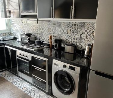 Oulad Azzouz Apartment | Appartement 2 chambres Dar Bouazza Proche AquaParc Tamaris Wifi Fibre Parking