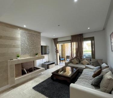 Plage des Nations Apartment | Appartement avec Piscine et vue Mer "Confort et Détente"