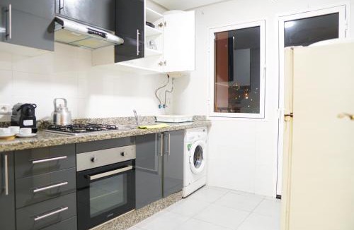 Tanja Balia Apartment | Appartement Moderne au 2e Etage - 2 Chambres, 2 Salles de Bain et Cuisine Americaine