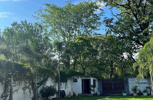 Bullawala Villa | Arubhi Cottage, a green hideaway with pool