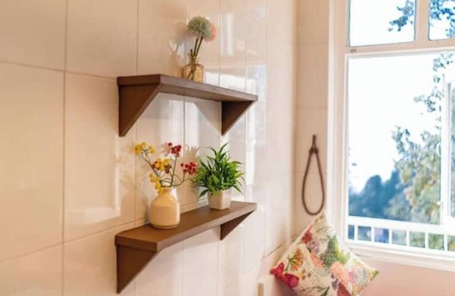 The Mall Road Apartment | Arvelia Pine by Da Alohas