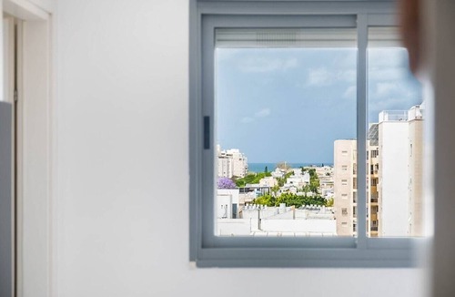 Ashdod Apartment | Ashdod Luxe Escape – Spacious, Stylish, with Mamád