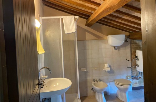 Treia House | Attic Room with Private Bathroom in a Historic Villa Farmstay