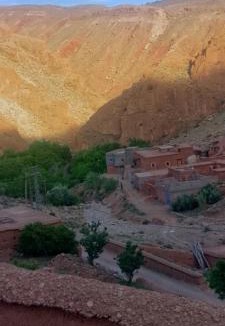 Bou Tharar House | Auberge le calme restaurante