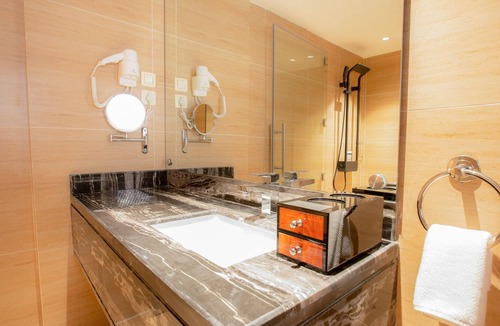 Ahad Rafidah Hotel | Azar Hotel