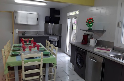 Saint-Leu House | Balcon Créole Soleil Couchant Holiday Home: Sea View, Private Terrace, Wi-Fi
