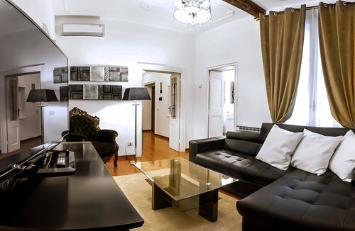 Rione V Ponte Apartment | Banchi Apartment