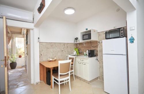 Neve Zohar Cabin | Beatrice Hospitality