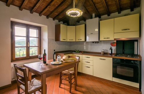 Pieve di Chio House | Beautiful apartment in villa with WIFI, pool, A/C, pets allowed and panoramic view, close to Cor.