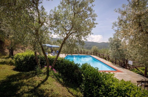 Pieve di Chio House | Beautiful apartment in villa with WIFI, pool, A/C, pets allowed and panoramic view, close to Cor.