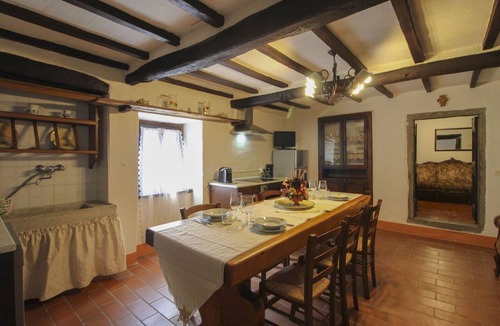 Pieve di Chio Apartment | Beautiful apartment for 4 people with pool, WIFI, TV and balcony
