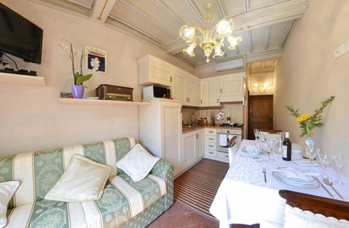 Cortona Old Town Apartment | Beautiful apartment for 2 people with WIFI, A/C, TV and panoramic view